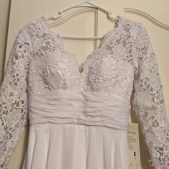 Mingda's Dress Dresses & Skirts - NWT Appliqued Wedding Gown 3/4 Sleeves White Sz 2